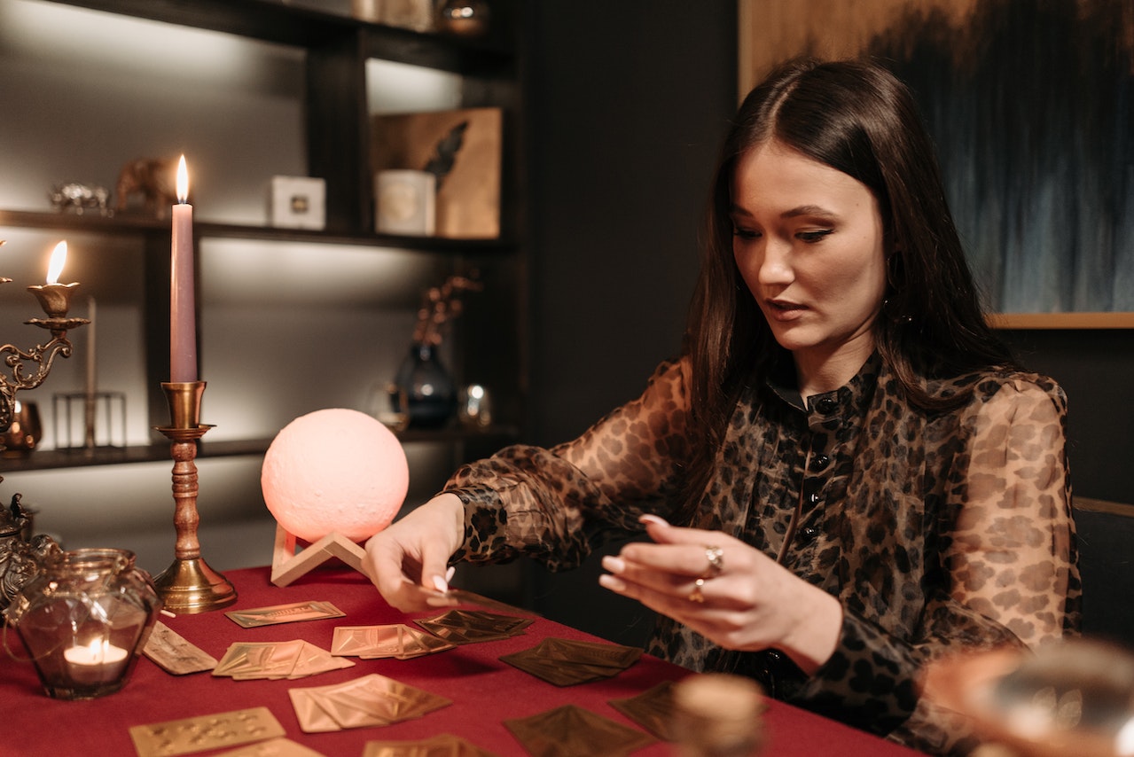 Intuitive reading in London using cards and candle meditation